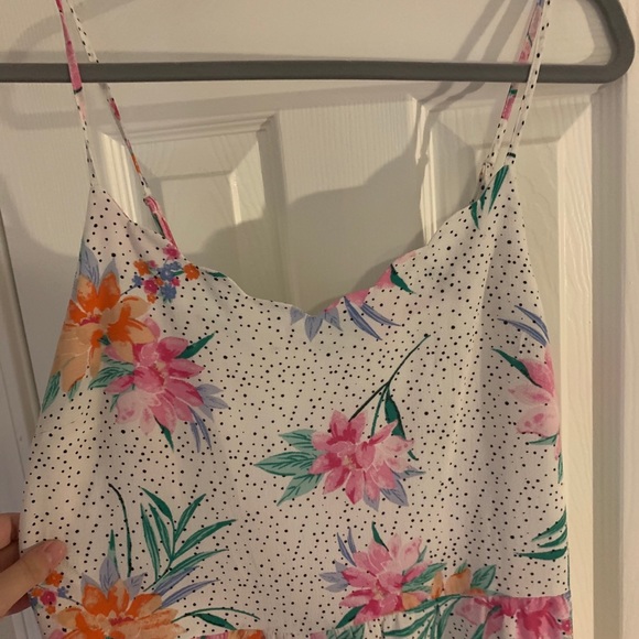 Floral white romper with scalloped nickline - Picture 2 of 3